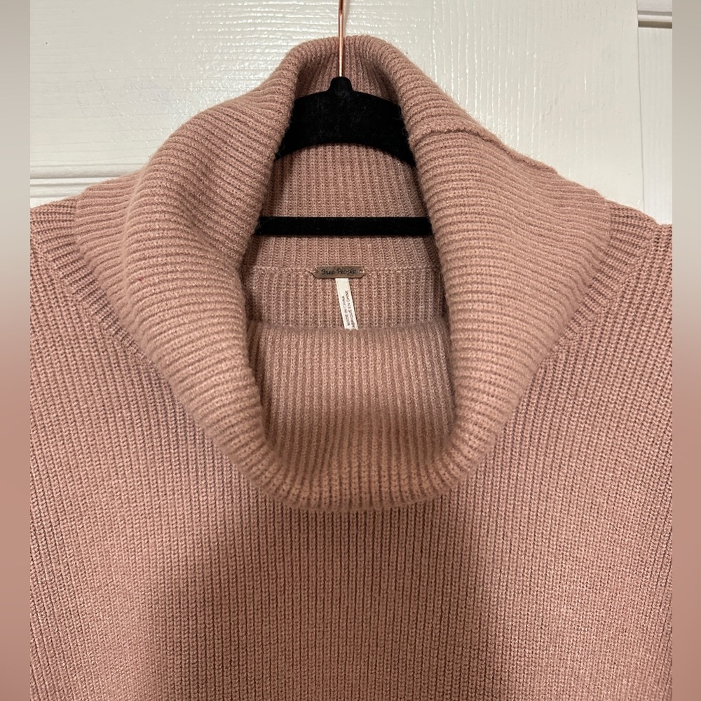 Free People Softly Structured Turtleneck Sweater Dusty Pink - Size Small - Picture 6 of 9